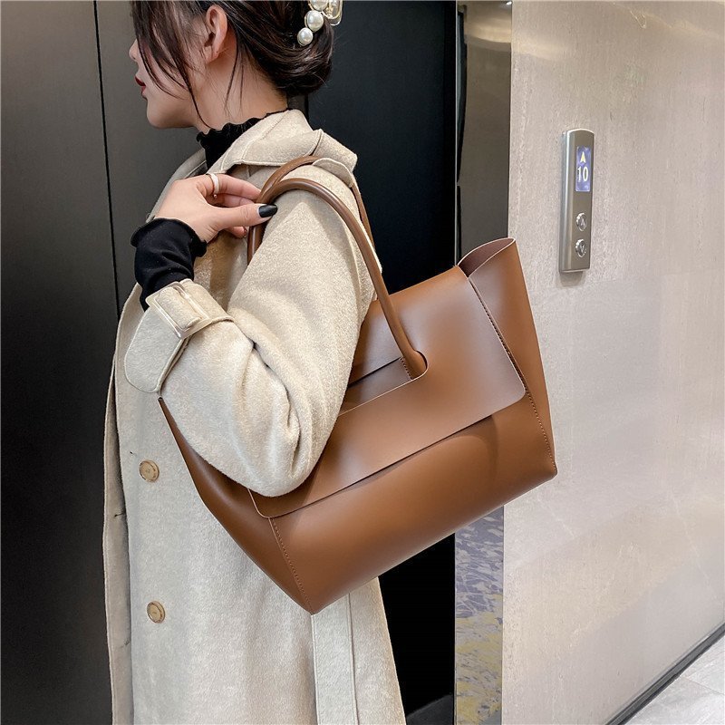 Women Shoulder Bag Large Capacity Simple Retro Handbag High Quality